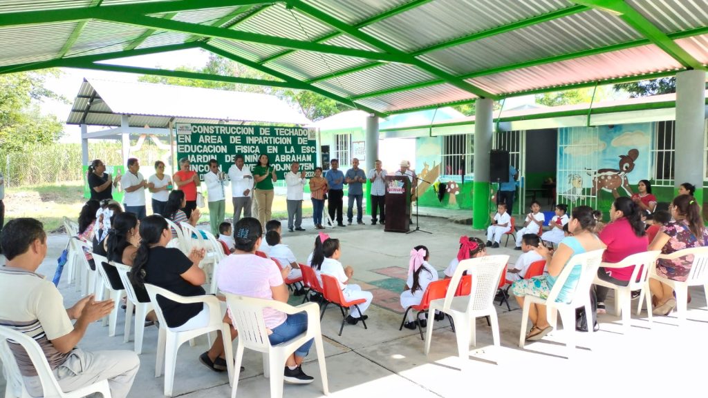 Inugaración del nuevo techado en el patio central del Jardín de Niños Abraham Lincoln, en la comunidad Paso del Progreso